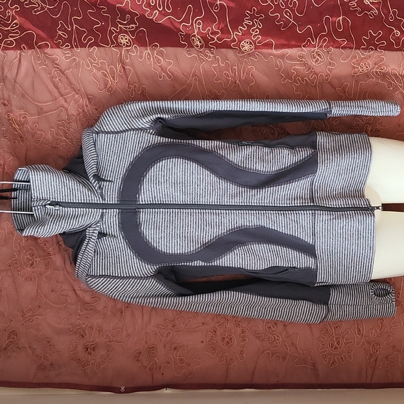 Lululemon Hooded Jacket Size 4 - Picture 1 of 9